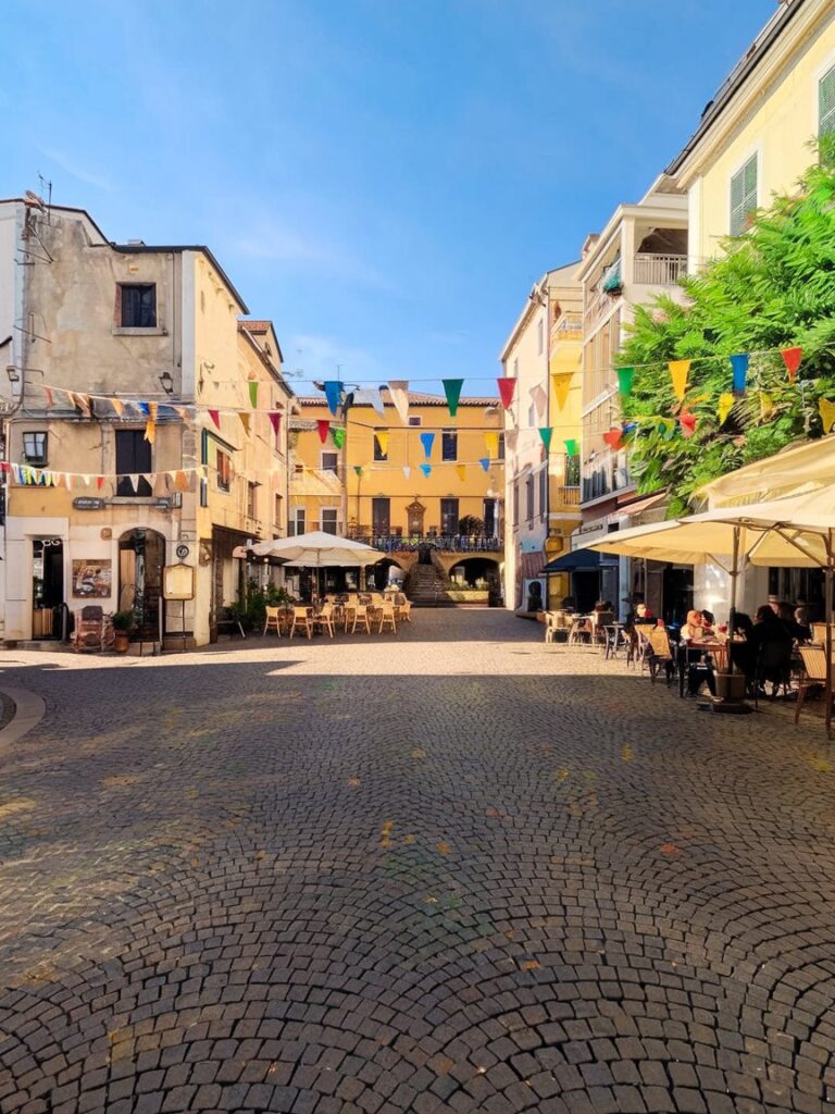 Piazza In Pietra