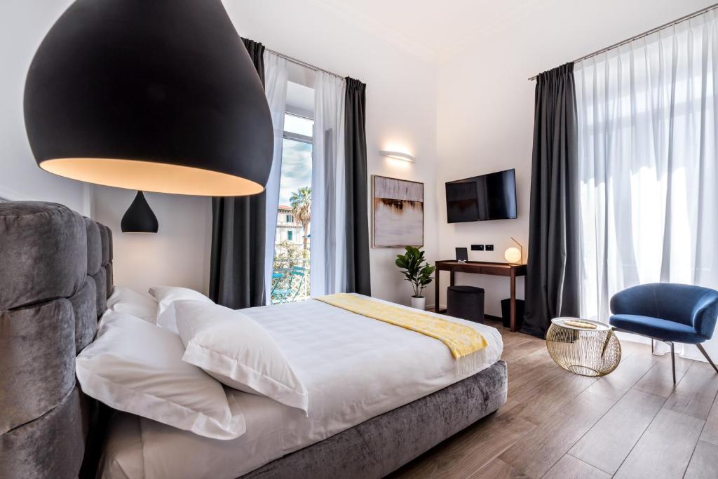 The First - Luxury Rooms & Suites La Spezia