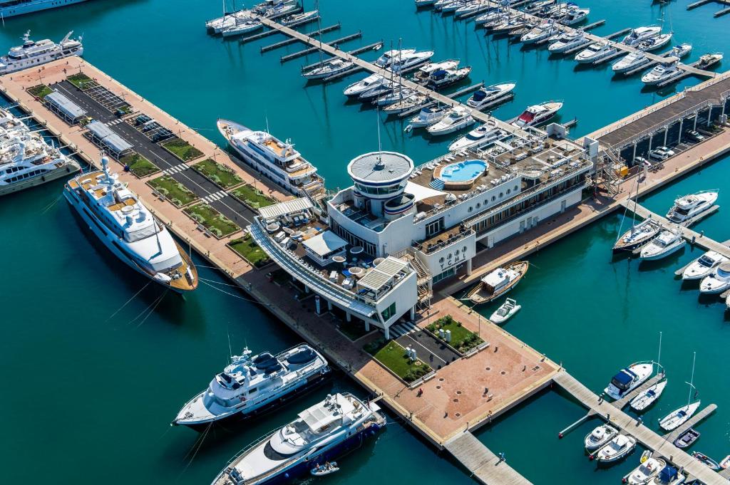 Yacht Club Marina Di Loano